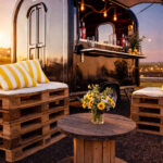 Sommerliche mobile Bar mit Getränkeservice für Firmenfeiern