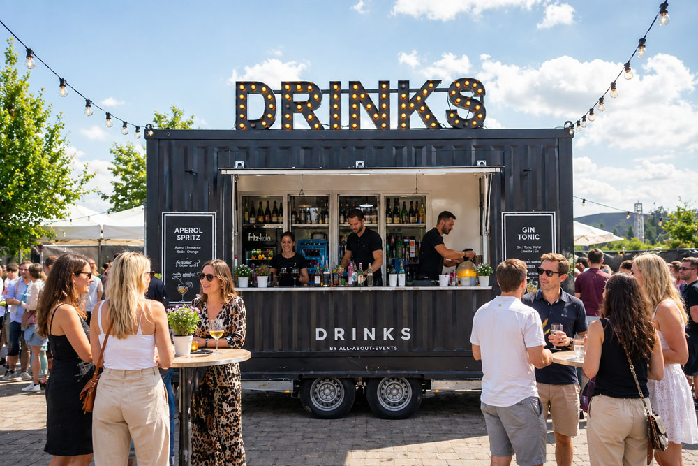 Getränkestation mit kühlen Drinks für Foodtruck Catering auf Events – zweite Ansicht