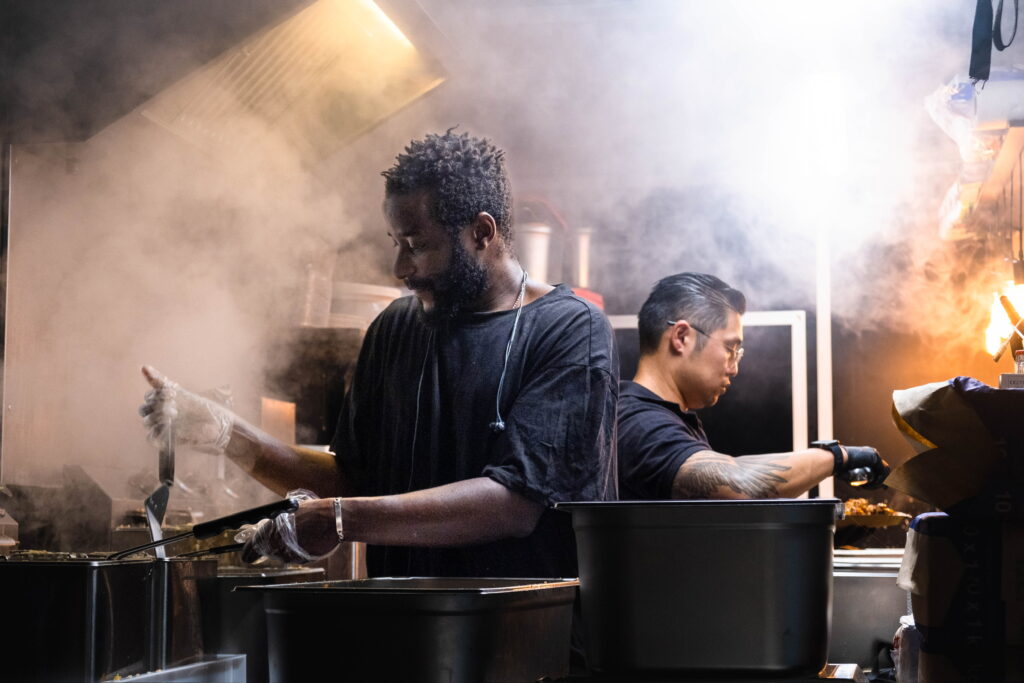 Außenansicht von Kikeriki als Foodtruck mit Hähnchen- und Streetfood-Angebot